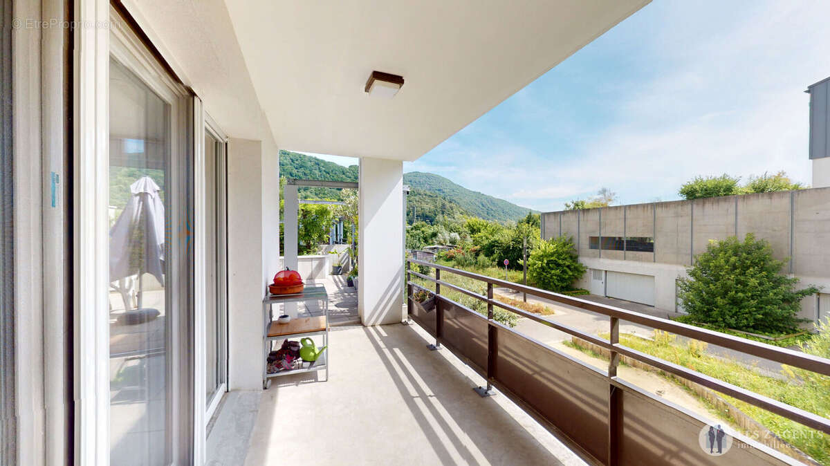 Appartement à SAINT-MARTIN-D'HERES