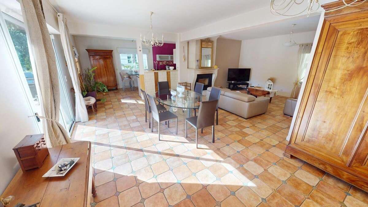 Maison à PARCAY-MESLAY