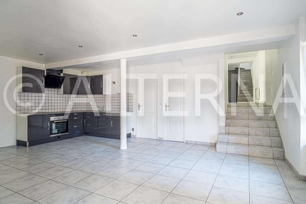 Maison à MEZY-SUR-SEINE