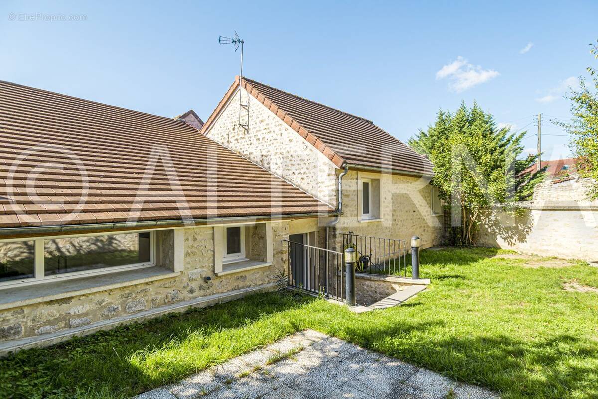 Maison à MEZY-SUR-SEINE