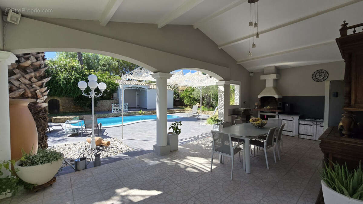 Maison à LE CASTELLET