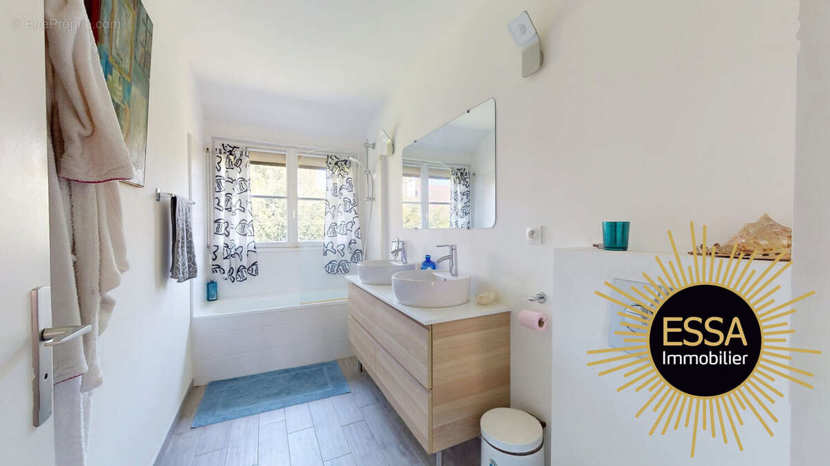 Maison à SAINT-NOM-LA-BRETECHE