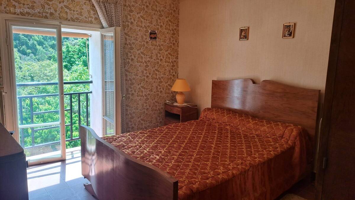 Chambre 2 - Maison à PEILLE