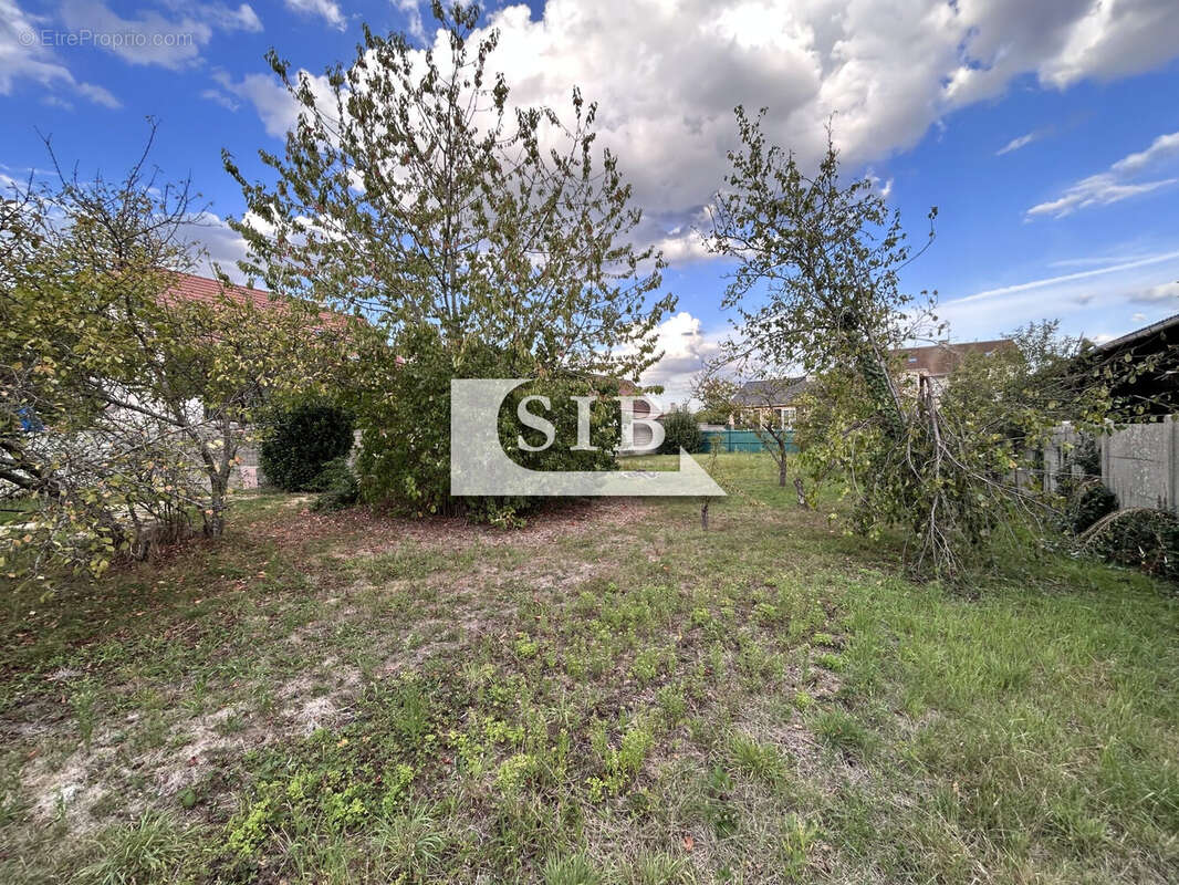 Terrain à LA VILLE-DU-BOIS