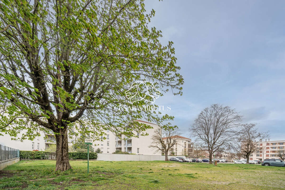 Appartement à DECINES-CHARPIEU