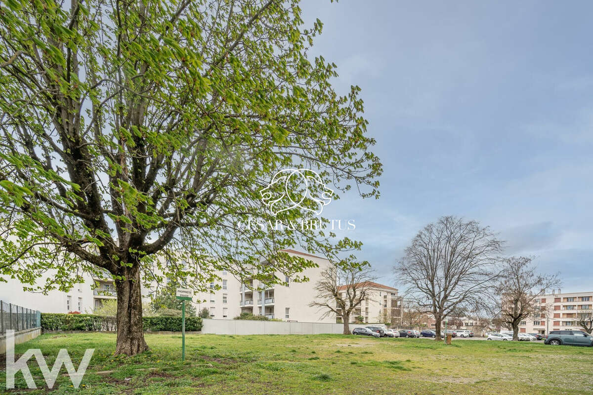 Appartement à DECINES-CHARPIEU