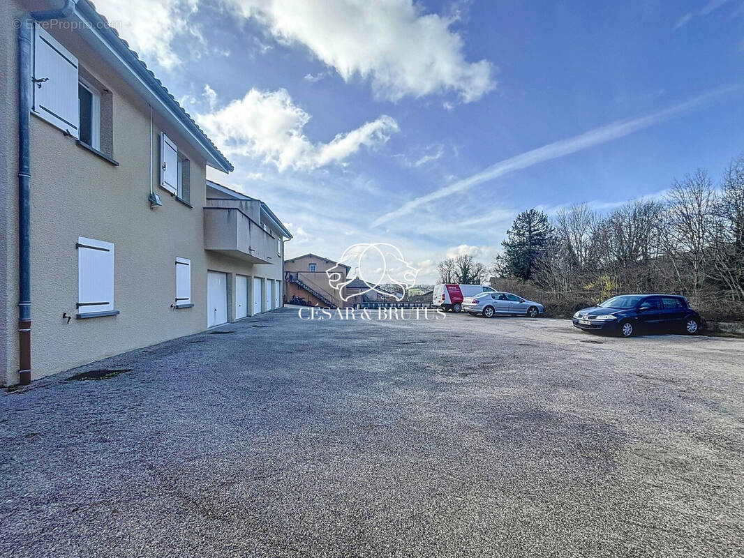 Appartement à LUZINAY