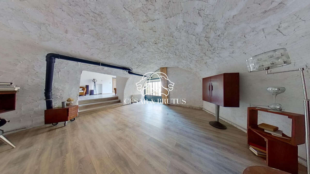 salon 2 - Maison à ROCHEGUDE