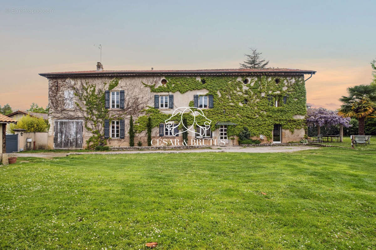 Maison à EYZIN-PINET