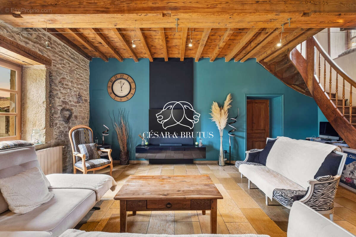 Maison à EYZIN-PINET