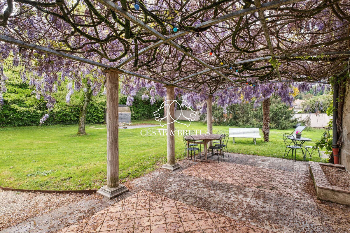 Maison à EYZIN-PINET