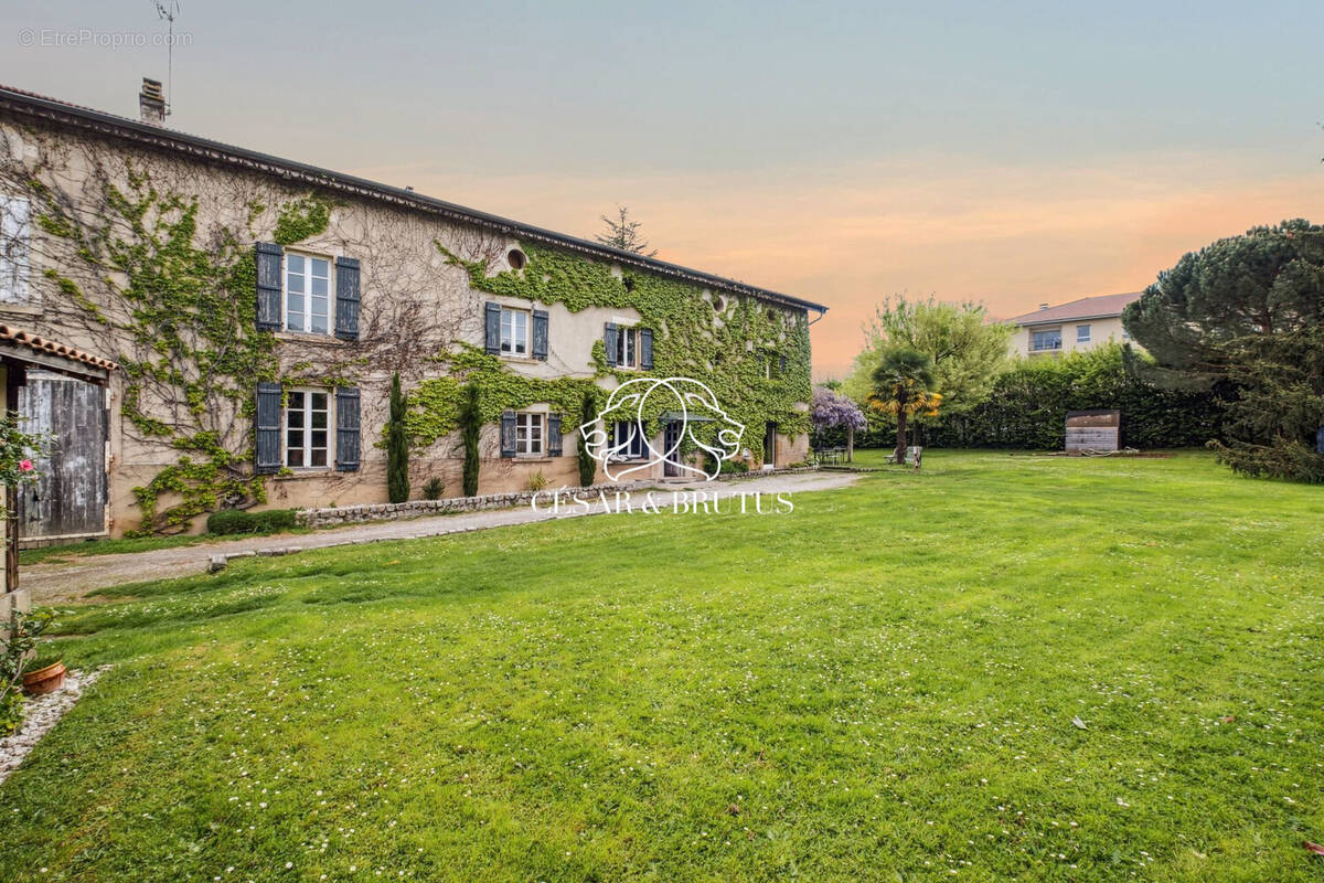 Maison à EYZIN-PINET