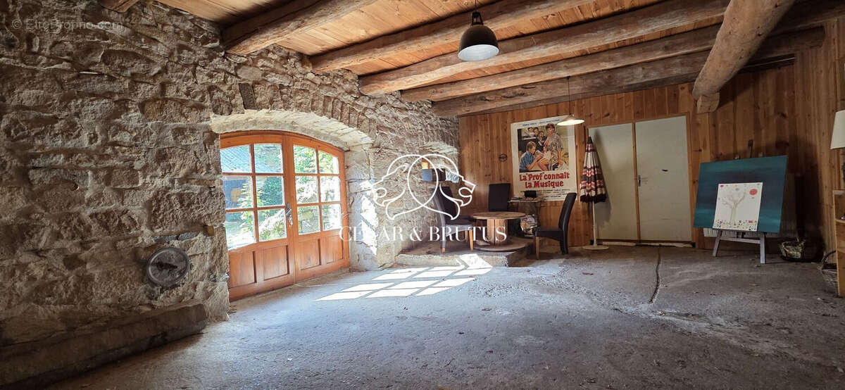 Maison à SAINT-JULIEN-CHAPTEUIL