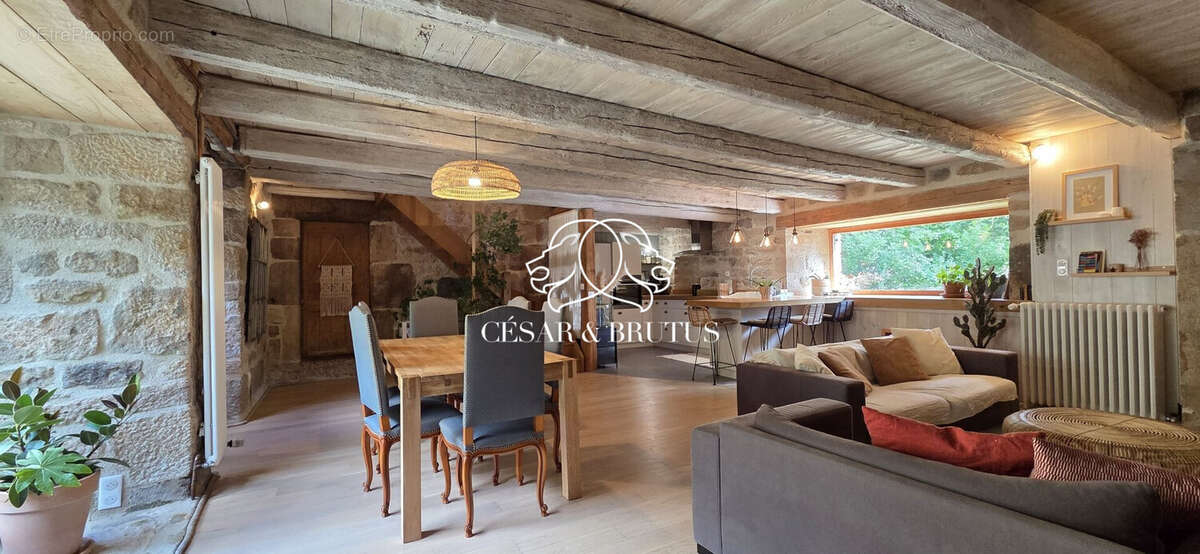 Maison à SAINT-JULIEN-CHAPTEUIL