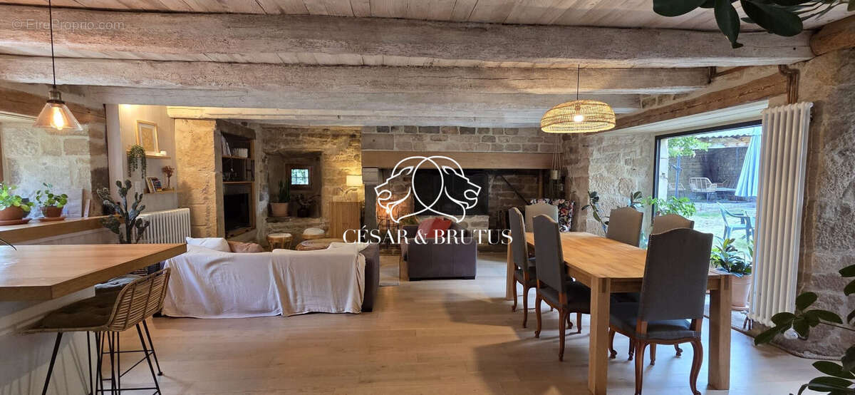 Maison à SAINT-JULIEN-CHAPTEUIL