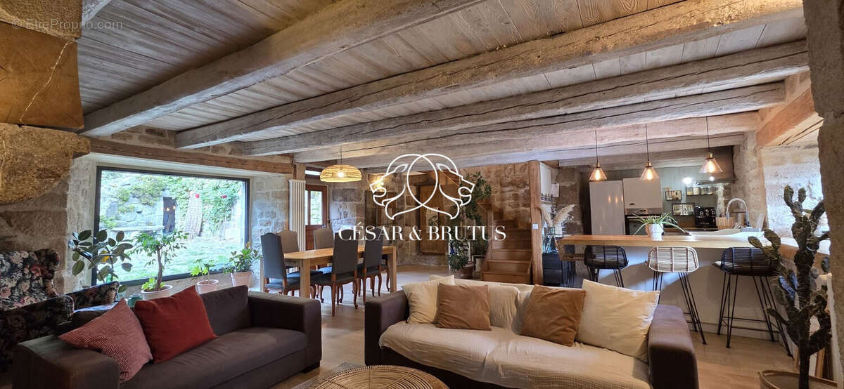 Maison à SAINT-JULIEN-CHAPTEUIL