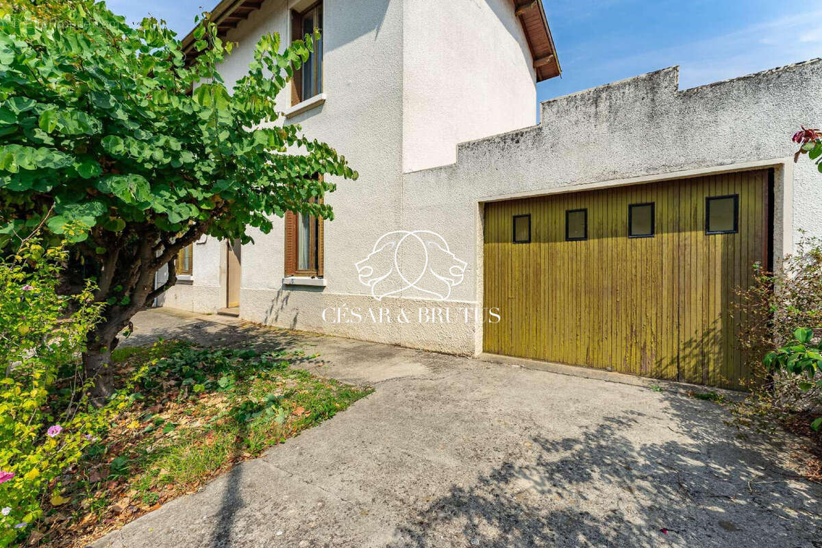 Maison à DECINES-CHARPIEU