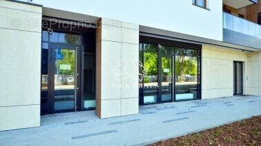 Commerce à CRAPONNE