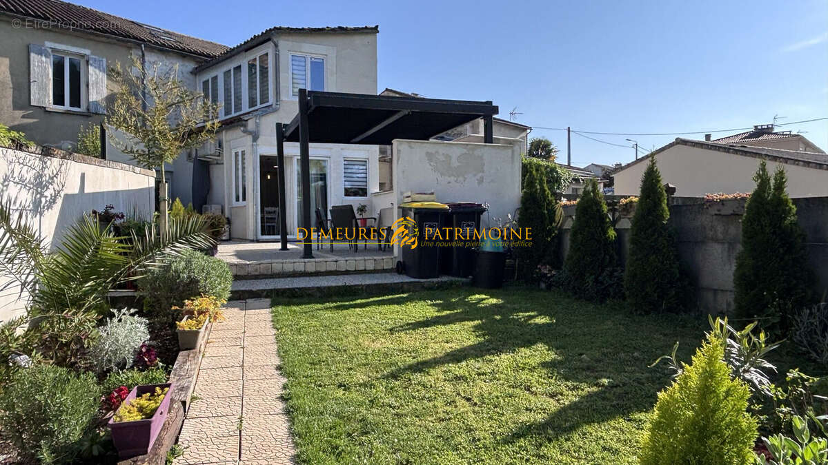 Maison à L&#039;ISLE-D&#039;ESPAGNAC