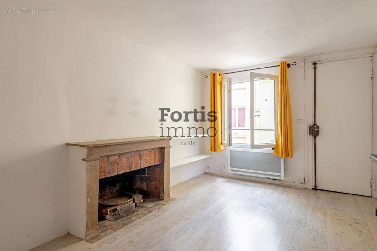 Appartement à PARIS-1E