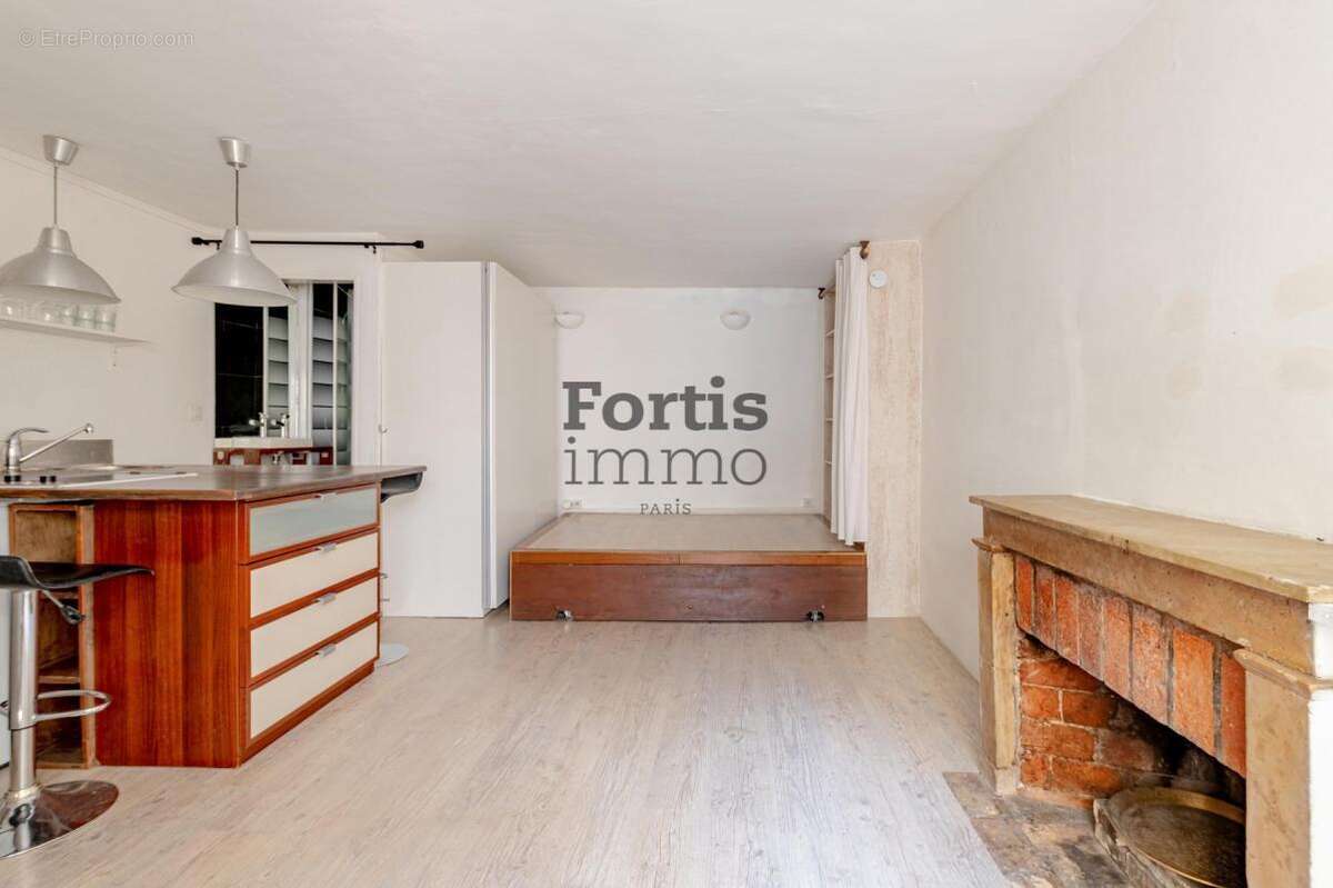 Appartement à PARIS-1E