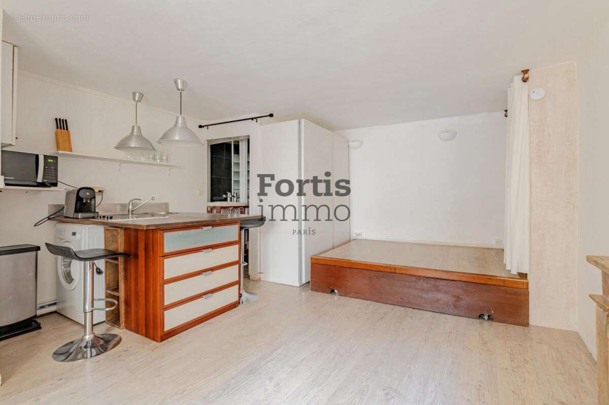 Appartement à PARIS-1E