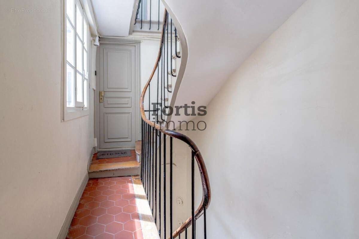 Appartement à PARIS-1E