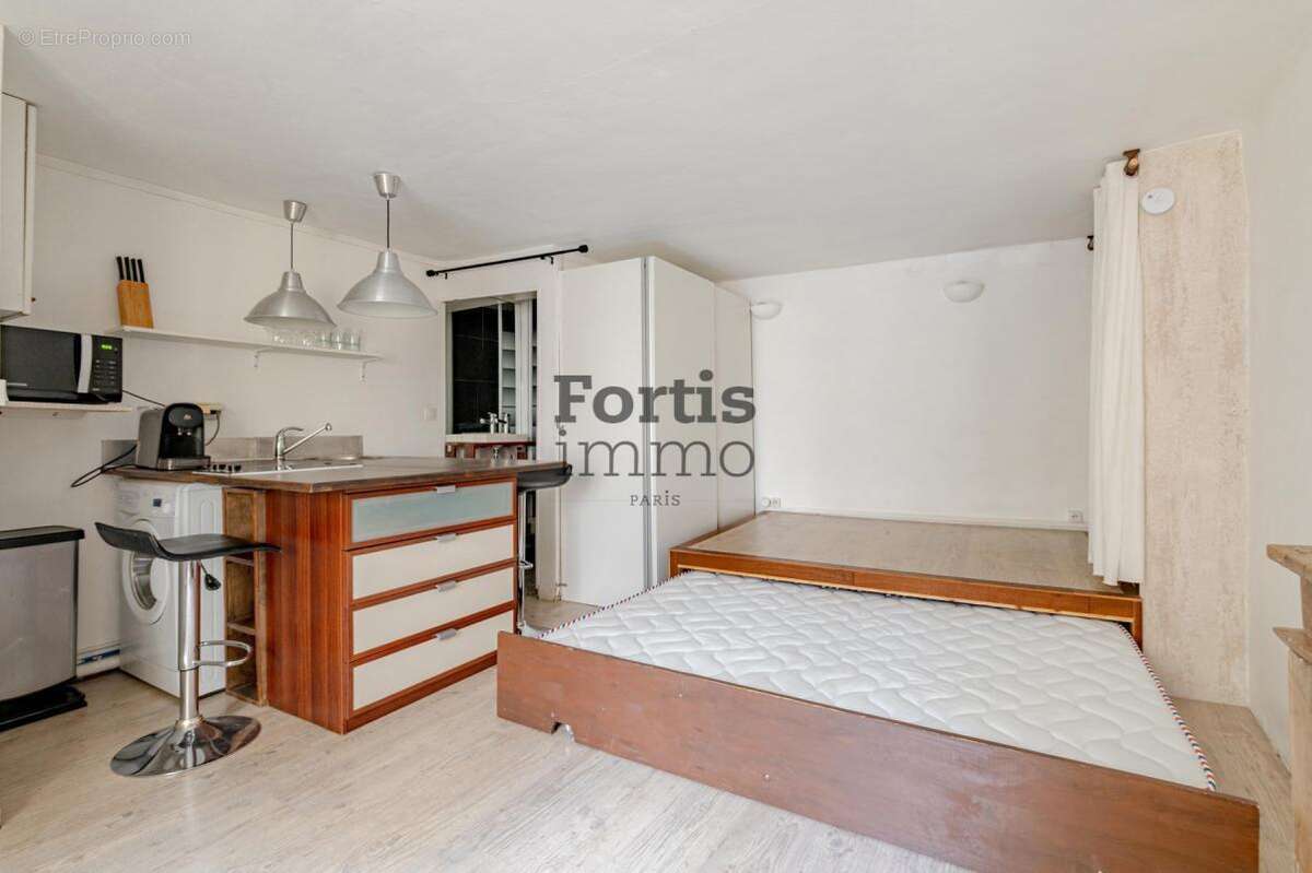 Appartement à PARIS-1E