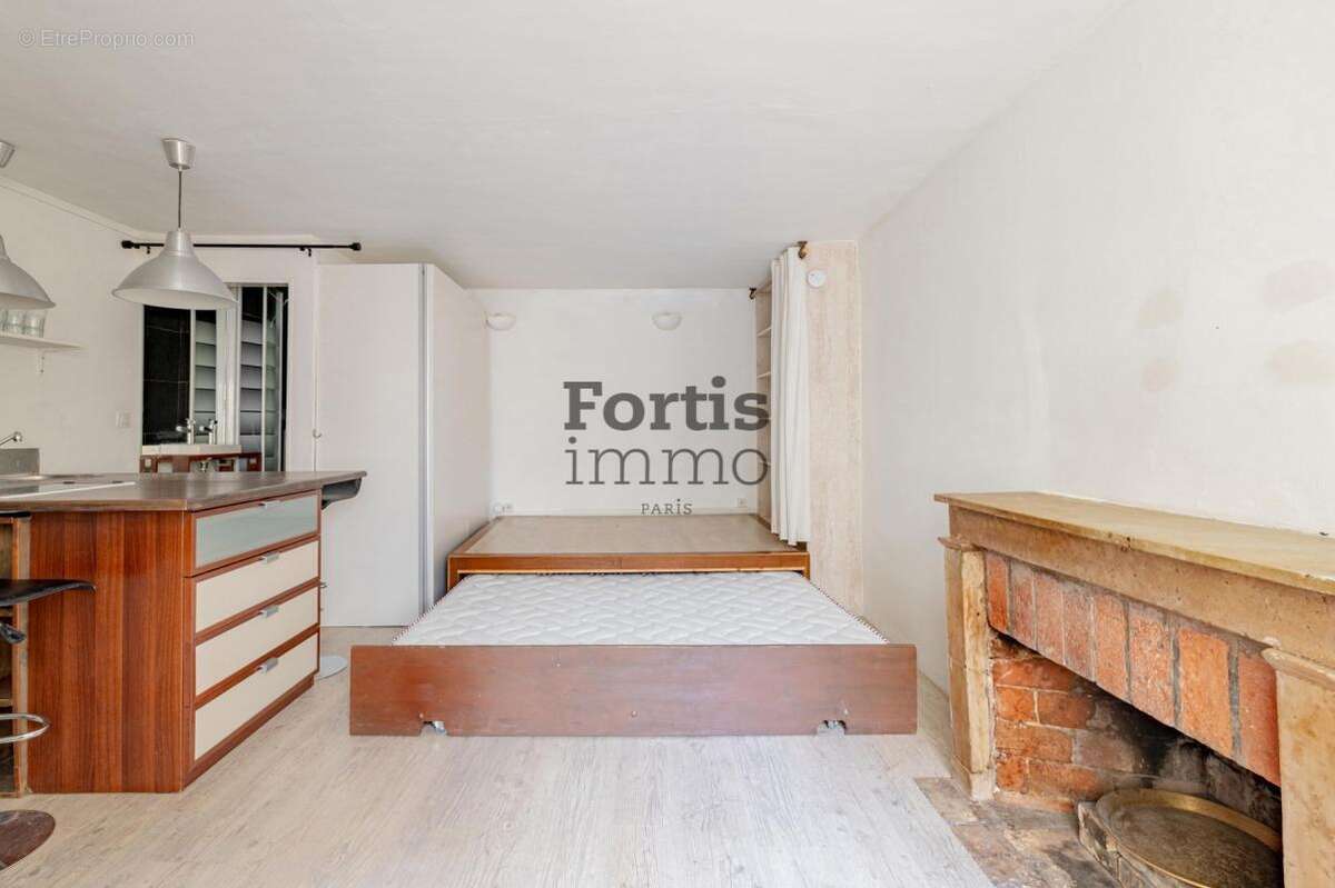 Appartement à PARIS-1E