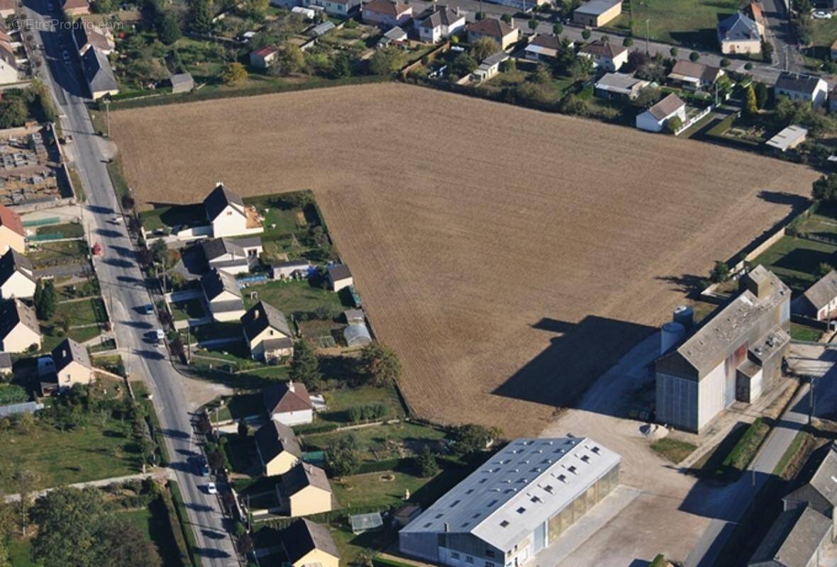 Terrain à CHASSANT