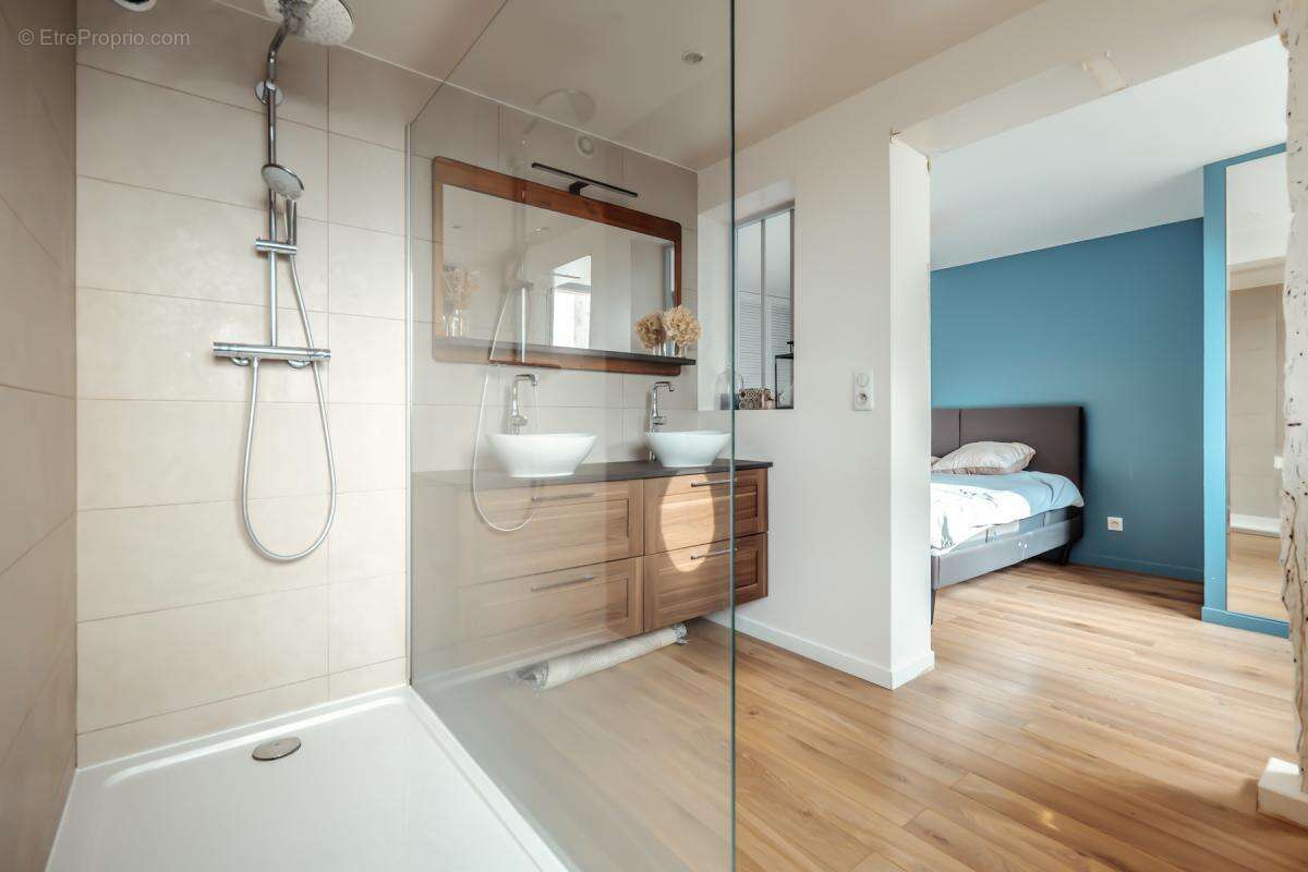 Appartement à PARIS-1E