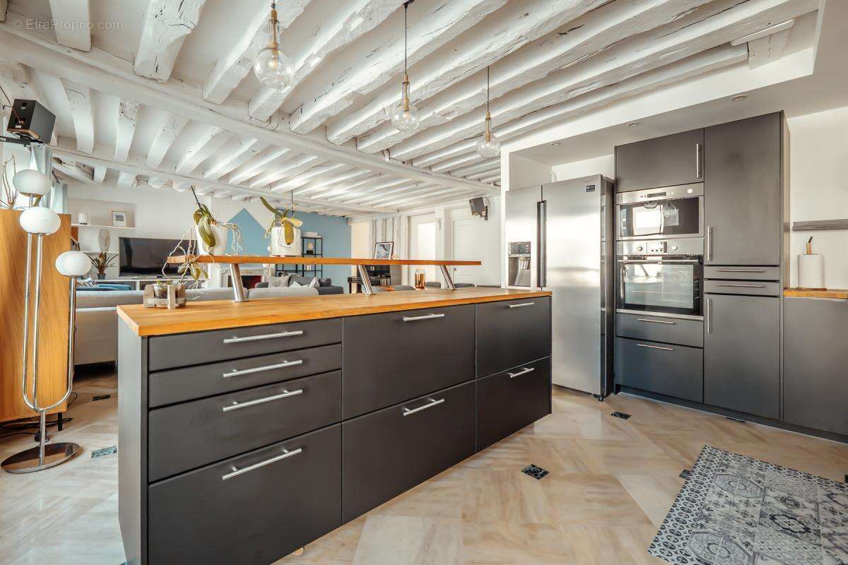 Appartement à PARIS-1E