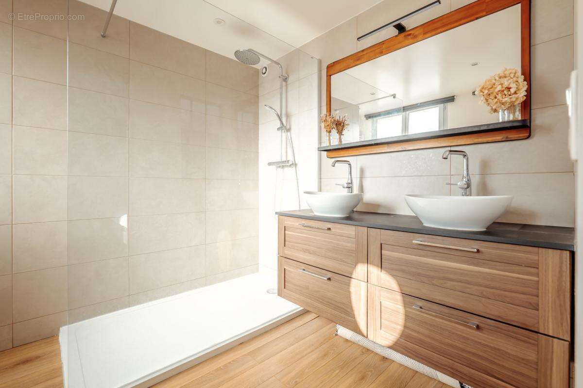 Appartement à PARIS-1E