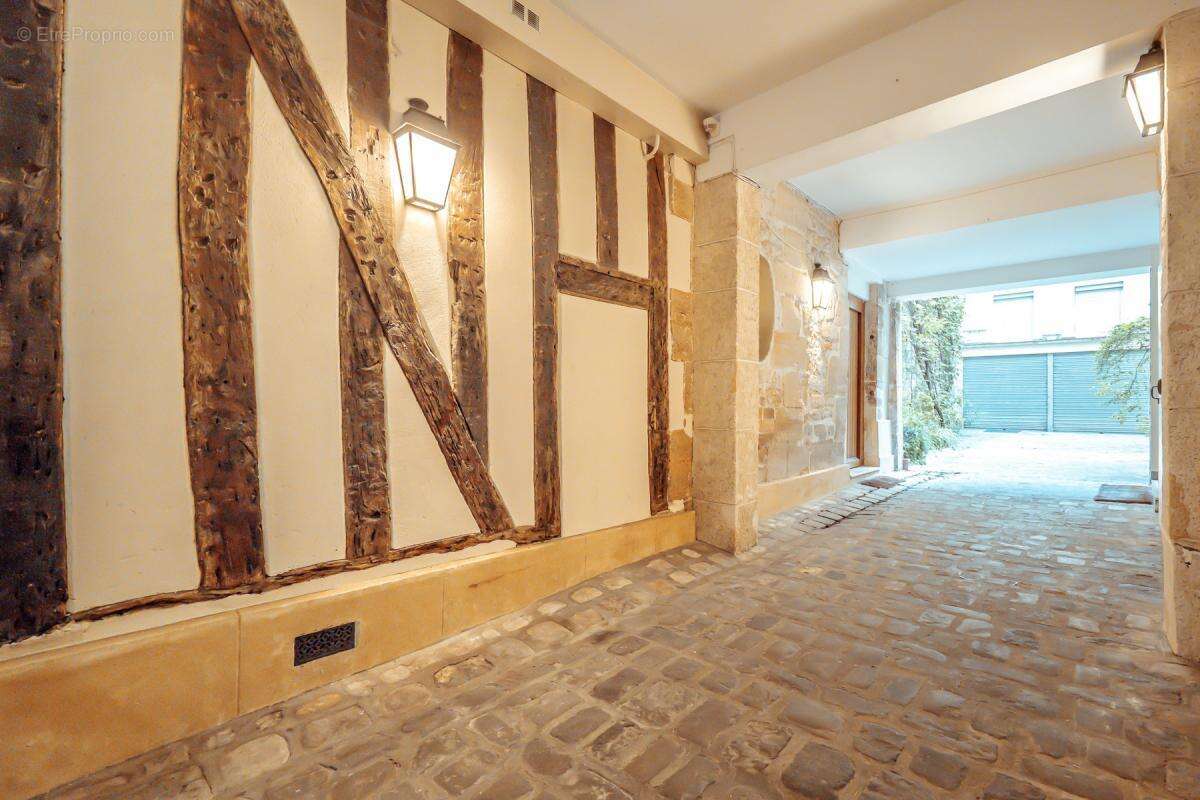 Appartement à PARIS-1E