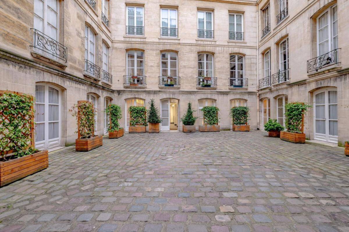 Commerce à PARIS-4E