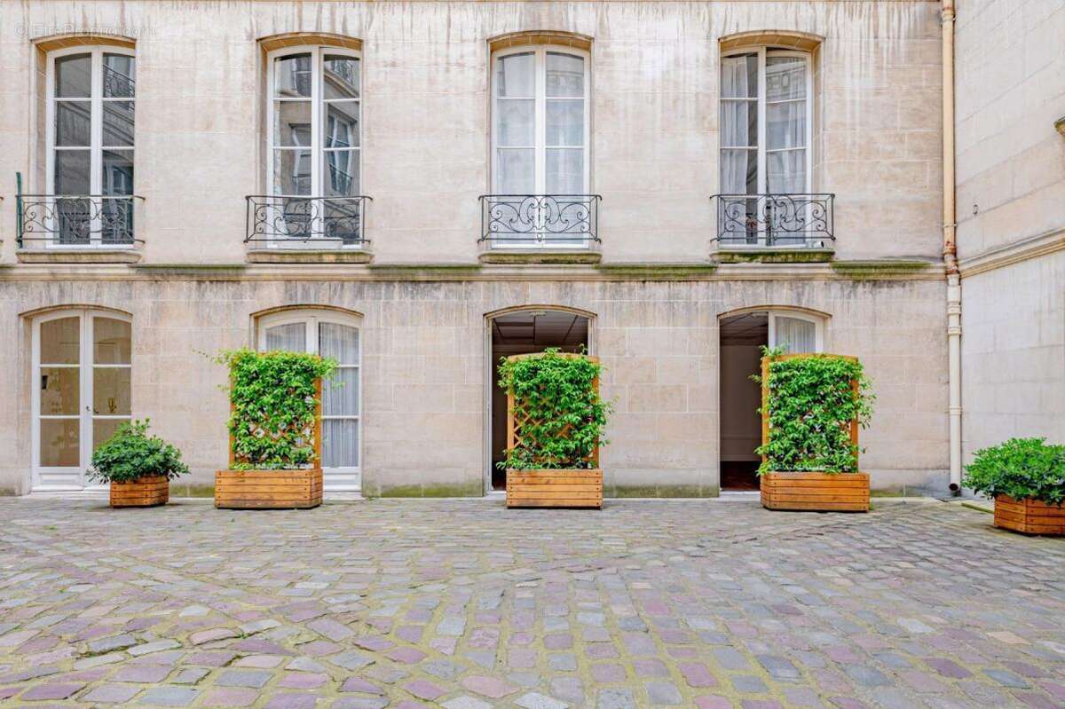 Commerce à PARIS-4E