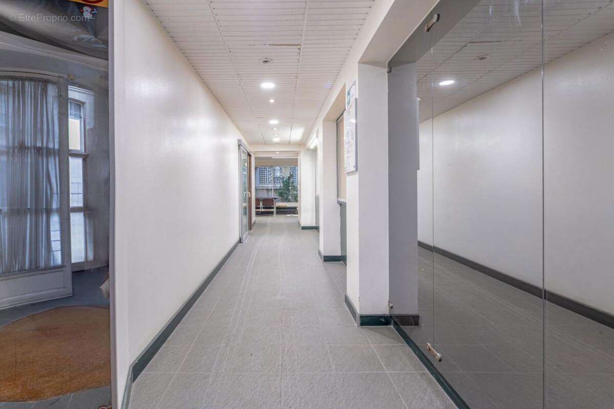 Commerce à PARIS-4E