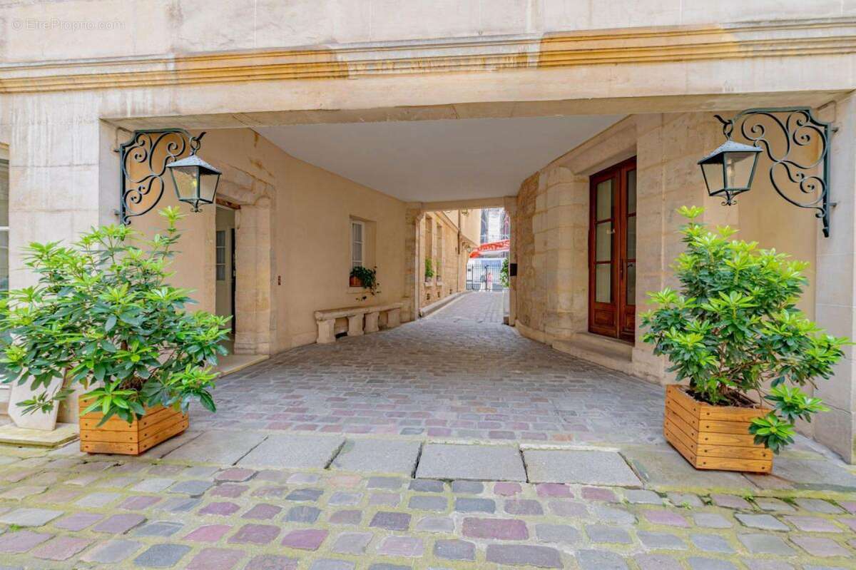 Commerce à PARIS-4E