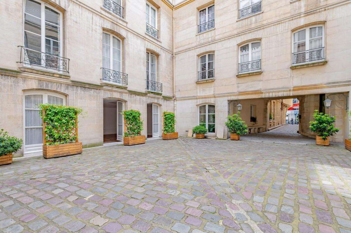 Commerce à PARIS-4E