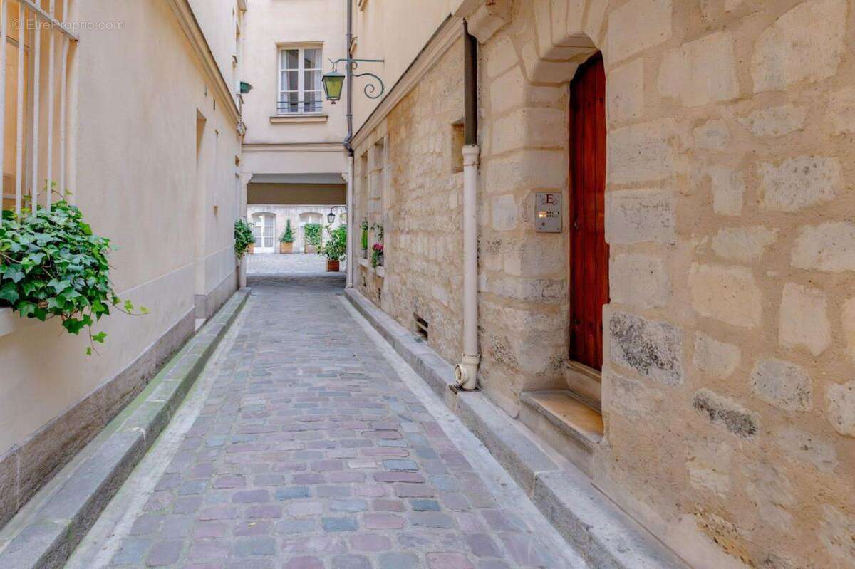 Commerce à PARIS-4E