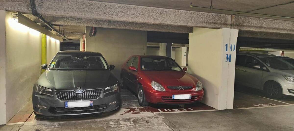 Parking à PARIS-3E