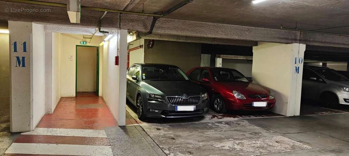 Parking à PARIS-3E