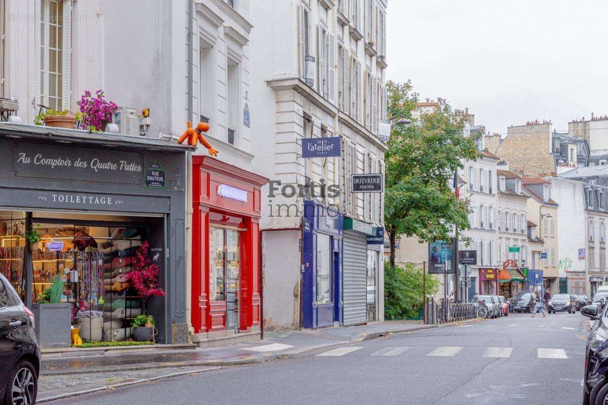 Appartement à PARIS-16E