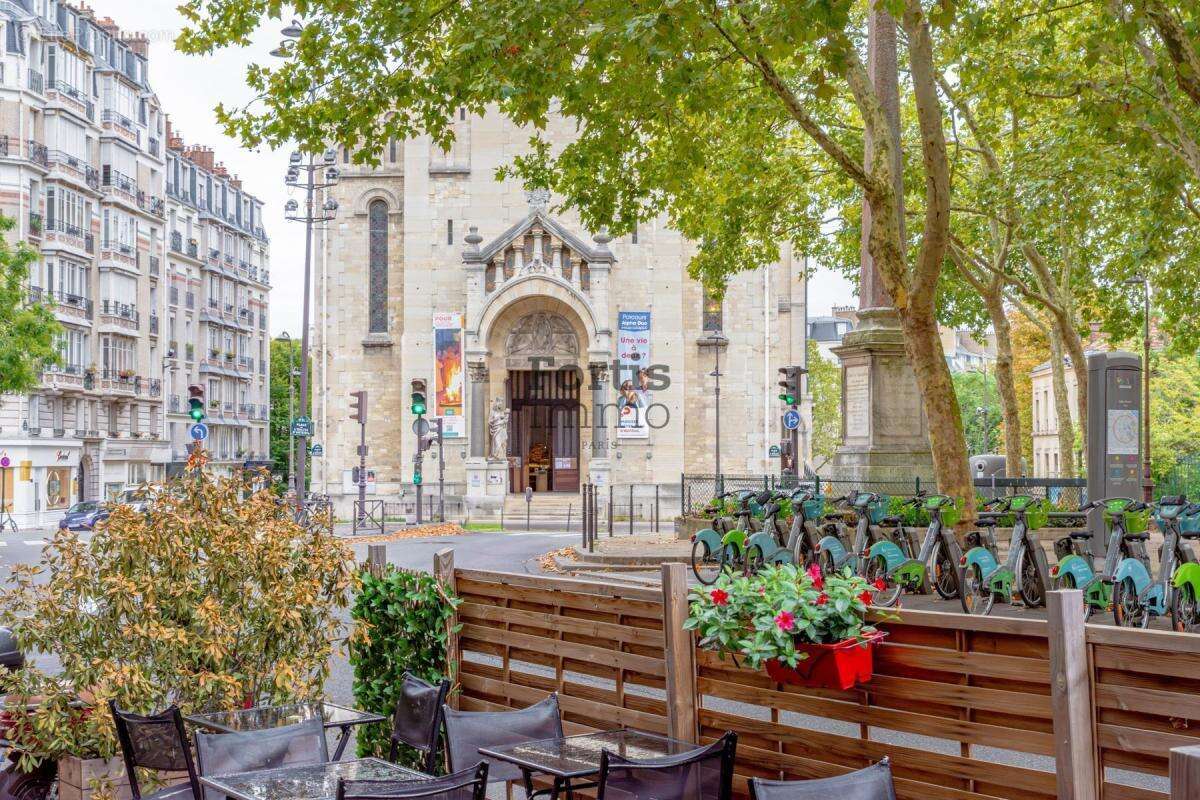 Appartement à PARIS-16E