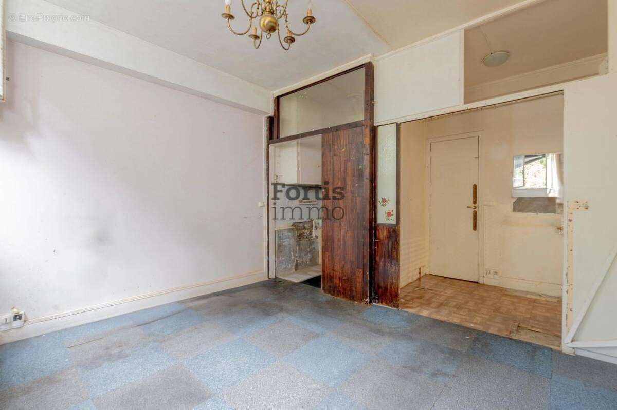 Appartement à PARIS-16E