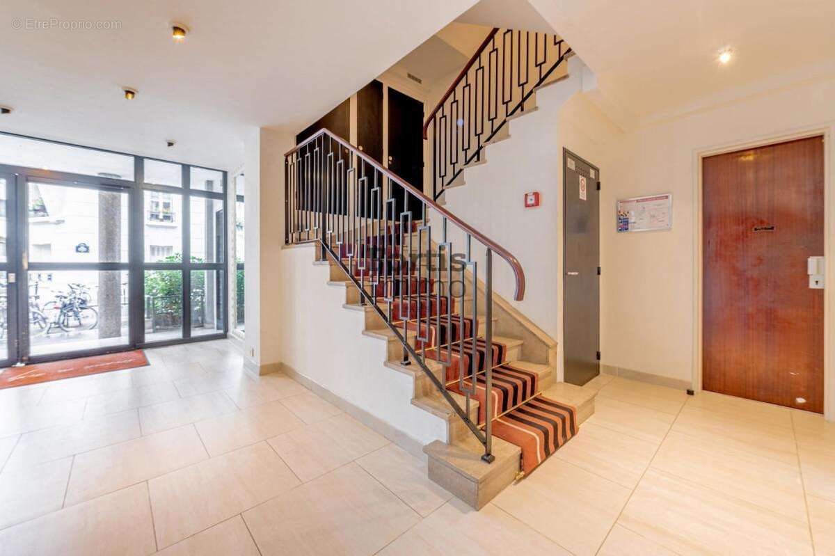 Appartement à PARIS-16E