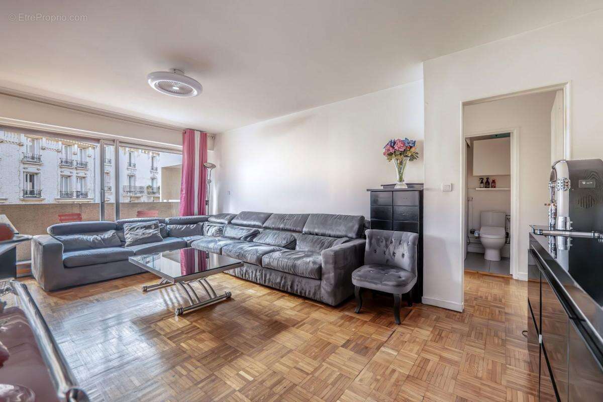 Appartement à PARIS-18E