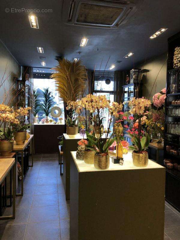 Commerce à PARIS-2E