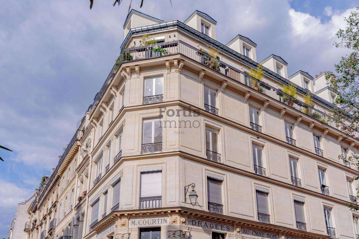 Appartement à PARIS-1E