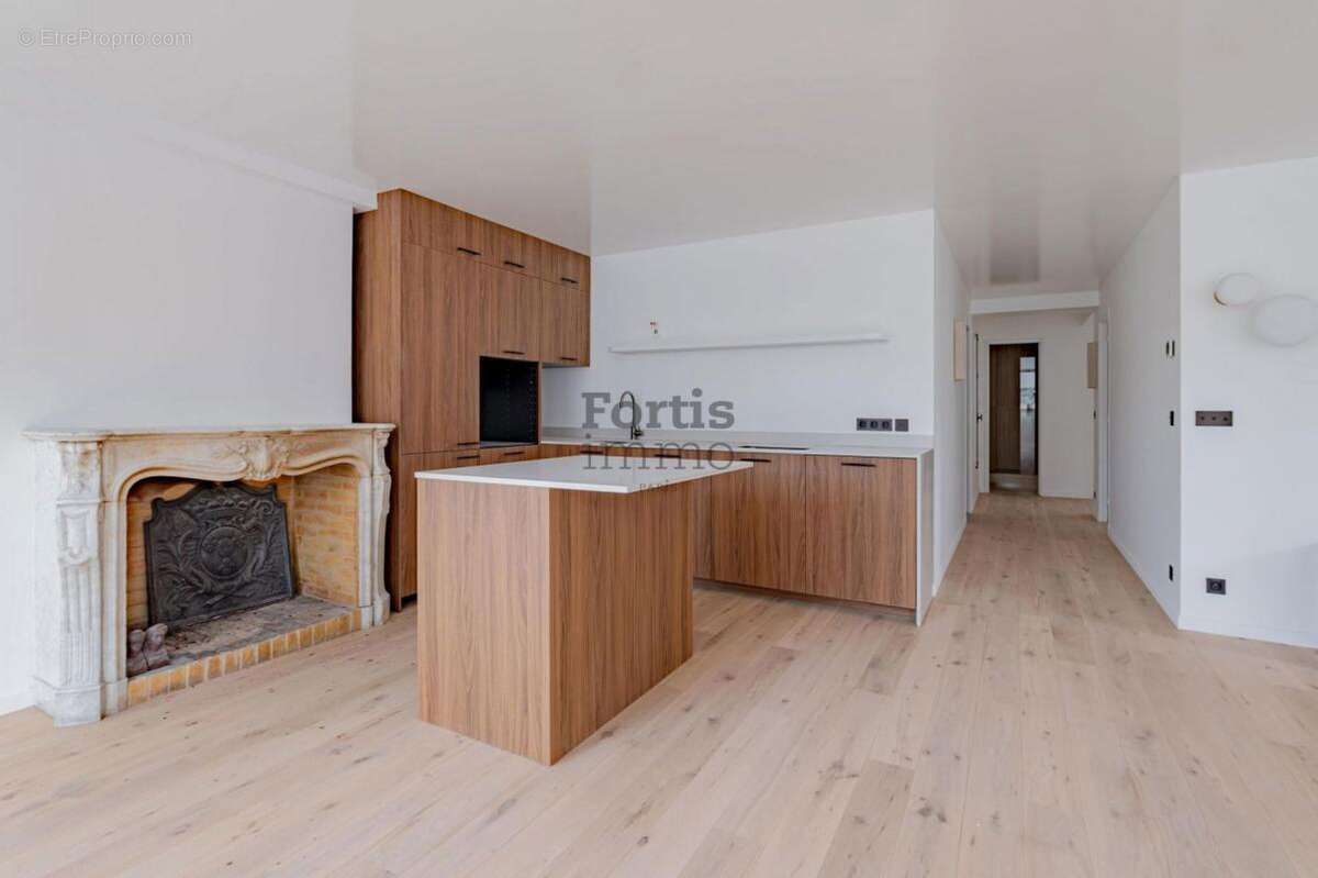 Appartement à PARIS-1E